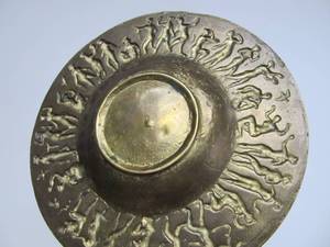 lot 104 image: Vintage Heavy Brass Bowl wDancers