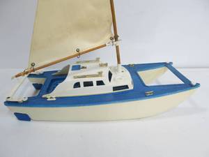 lot 130 image: Vintage 1960s ELDON Toy Sailboat