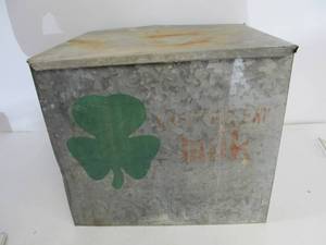 lot 146 image: Vintage Galvanized Cloverleaf MilkDairy Crate