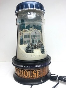 lot 188 image: Very Cool Working ICEHOUSE Spinning Lighted Beer Sign