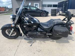 lot 2 image: 2005 Suzuki Boulevard Motorcycle