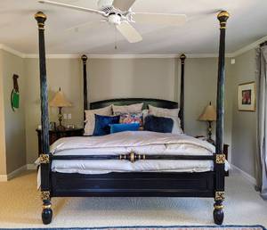 lot 1 image: Gorgeous King Size Four Post Bed Frame