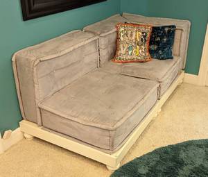 lot 22 image: Pottery Barn Cushy Corner Sectional