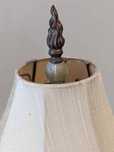 lot 17 image: Lovely Pair of Table Lamps