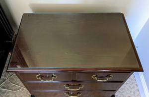 lot 31 image: Drexel Mahogany Nightstand