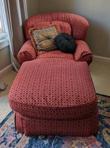lot 32 image: Pearson Red Down Filled Chaise Lounge Chair