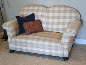 lot 38 image: Vintage Loveseat
