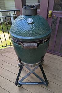 lot 6D image: Big Green Egg Charcoal Grill