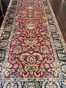 lot 84 image: Gorgeous Carpet Runner