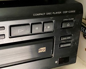 lot 91 image: SONY Receiver STR-D350Z and SONY Five Disc Changer CDP-C350Z