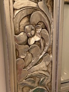 lot 95 image: Beautiful Decorative Silver Colored Wall Mirror