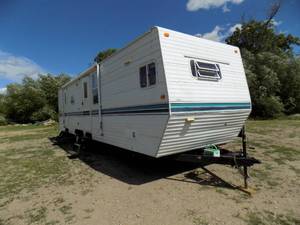 lot 2 image: 2001 Park Trailer