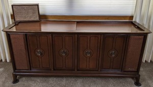 lot 41 image: Vintage 1964 Magnavox Astro-Sonic Stereo High Fidelity