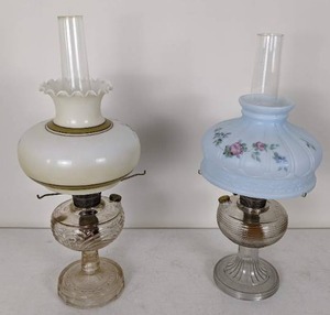 lot 28 image: Pair of Beautiful Vintage Mantle Co. Nu-Type Model B Aladdin Kerosene Lamps