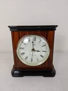 lot 65 image: Classic Elegant Wood Mantle Clock