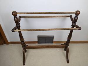 lot 71 image: Unique Vintage Wooden Quilt Rack