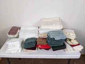 lot 74 image: Collection of Bathroom Linens