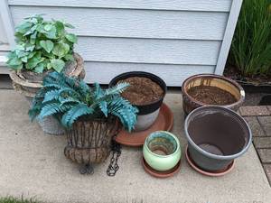 lot 33 image: Approx. 7 Plant Pots, 1 is Hanging with Faux Greenery