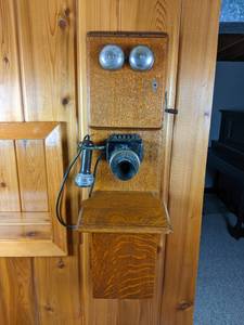 lot 9 image: Antique Stromberg-Carlson Hand Crank Wall Phone