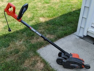 lot 21 image: Black & Decker Edgehog Electric Landscape Edger and Trencher Model LE750