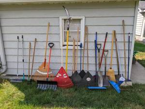 lot 32 image: Approx. 24-Piece Yard Tool Collection Rakes, Brooms, Snow Shovels, Hoes and More
