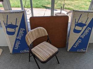 lot 30 image: Meco Folding Table with 4 Folding Chairs with Upholstered Backs and Seats
