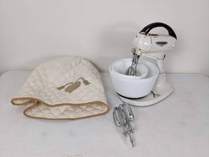 lot 118 image: Vintage Hamilton Beach Mixer Model G