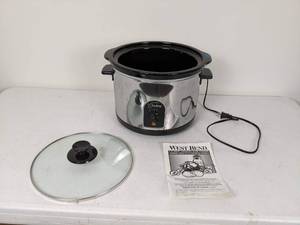 lot 119 image: West Bend 6 QT Crockery Slow Cooker Model 84416