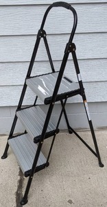lot 166 image: Metal Folding Step Stool 3-Steps