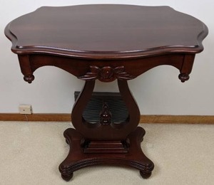 lot 44 image: Victorian Style Pedestal Entry Table