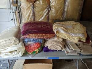 lot 182 image: Collection of Linens Crocheted Afghans, Blankets, Bedspreads, Vinyl Tablecloth, and More