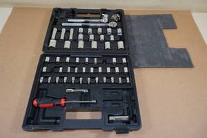 lot 7 image: Hyper Tough Socket Set