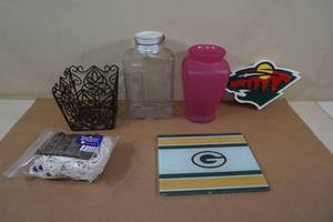 lot 32 image: Assorted House Dcor