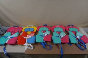 lot 115 image: Stohlquist Infant Life Vests