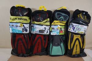 lot 117 image: US Divers Snorkel Sets