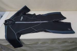lot 129 image: Cressi Wet Suit -Size XL5