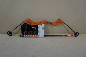 lot 144 image: Bear Archery Youth Compound Archery Set -Valiant