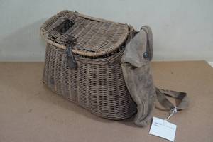 lot 157 image: Antique Fishing Creel