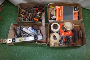 lot 185 image: Assorted Tools, Screwdrivers, Trowels, Level, Square