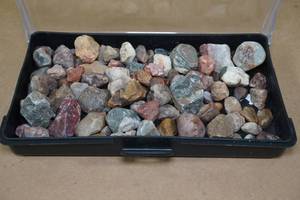 lot 221 image: Small Container of Rocks - Agates, Quartz