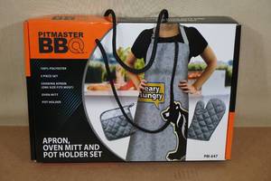 lot 240 image: Pitmaster BBQ Apron, Oven Mitt, and Pot Holder Set