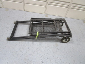 lot 49 image: Collapsible Saw Stand