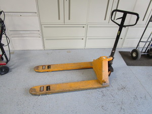 lot 44 image: Pallet Jack