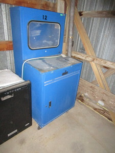 lot 72 image: Shop Floor Computer Cabinet