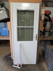 lot 100 image: (New) 32 Storm Door