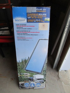 lot 117 image: 12v Solar Battery Charger