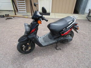 lot 3 image: 2005 Yamaha Zuma Sport Scooter