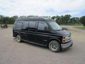 lot 6 image: 1996 Chevy G10 Sport Van