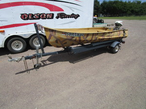 lot 13 image: 12 Duck Boat & Trailer