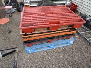 lot 30 image: (6) Poly Pallets